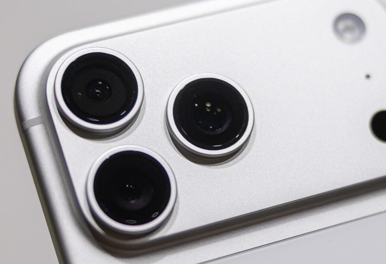 Excited to Take Deep Zoom Photos With Your Foldable iPhone? Get Ready for Disappointment