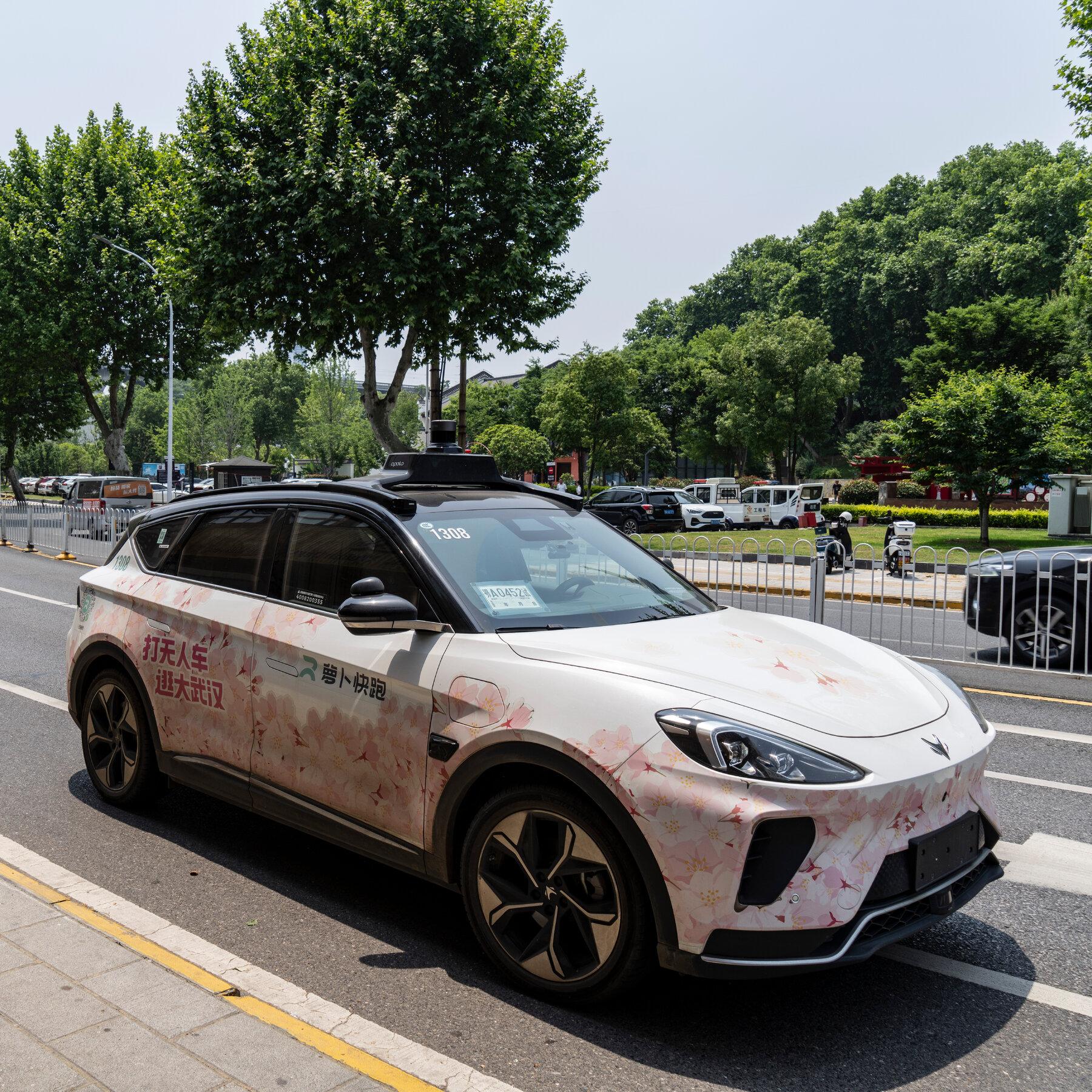 Robot Taxis Stop in Traffic in Chinese City, Stranding Travelers